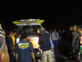 Proses evakuasi korban hanyut di Sungai Glidik yang ditemukan di Alas Purwo Banyuwangi (ist)
