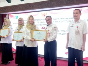 Penyerahan Piagam penghargaan uji coba MBG yang dirangkaikan dengan Rapat Koordinasi Sinergi dan Optimalisasi Program MBG menuju Kabupaten Malang Zero Keracunan di Pendopo Agung Malang (ist)