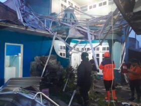 Rumah yang rusak di wilayah Dusun Krajan, Desa Sumbersekar, Kecamatan Dau akibat terjangan angin puting beliung (ist)