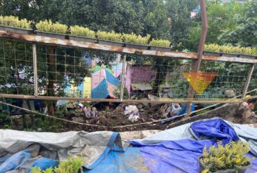Trotoar Jembatan Embong Brantas yang amblas