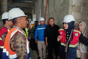 Wakil Bupati Sidoarjo, Mimik Idayana, saat kunjungan di RSUD Sidoarjo Barat (Sibar).