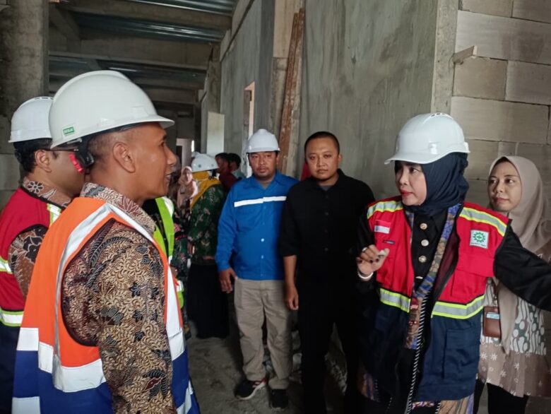 Wakil Bupati Sidoarjo, Mimik Idayana, saat kunjungan di RSUD Sidoarjo Barat (Sibar).