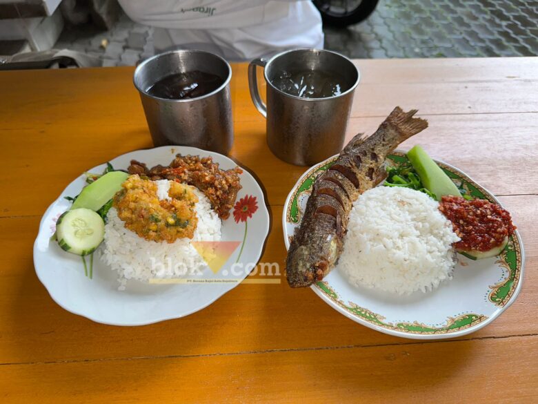 Menu makanan Warung Saur Sepuh Klojen Malang.(blok-a.com/M Berril Labiq)