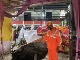 Lokasi tanah ambles di warung di Kota Malang (blok-a/Bob Bimantara Leander)