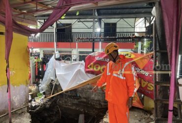 Lokasi tanah ambles di warung di Kota Malang (blok-a/Bob Bimantara Leander)
