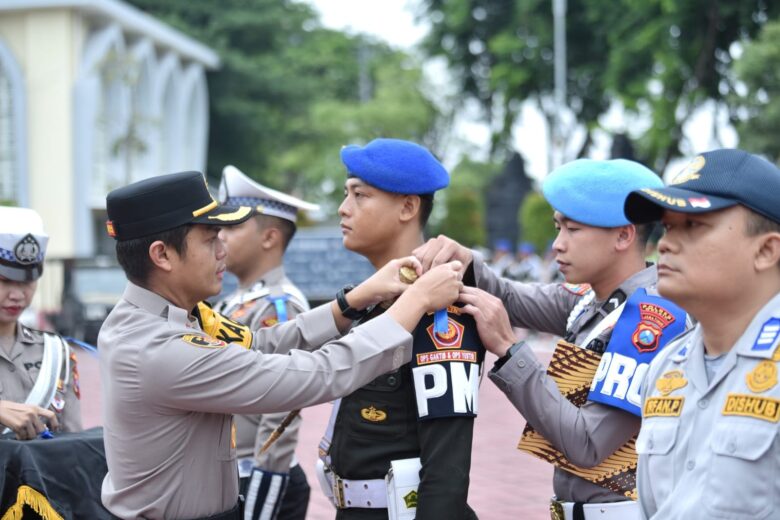 Teks foto : Apel dimulainya pelaksanaan Operasi Zebra Semeru 2025 di halaman Mapolres Gresik, Senin (17/11/2025).(Ist) Pewarta : Ivan
