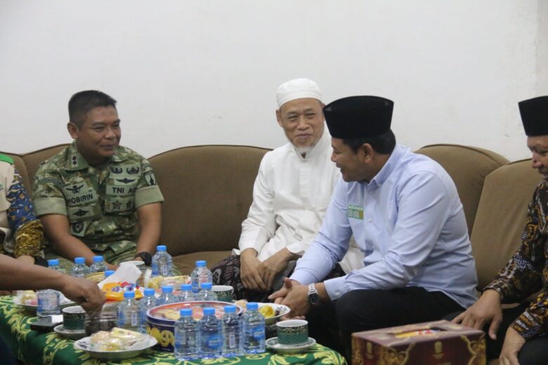 Penyerahan bantuan hasil donasi baznas ke Ponpes Al Khoziny, Buduran, Sidoarjo.