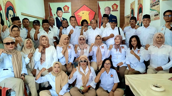 DPC Partai Gerindra Kota Blitar menggelar deklarasi penolakan terhadap Budi Arie sebagai pengurus DPP Partai Gerindra. (blok-a.com/Fajar)