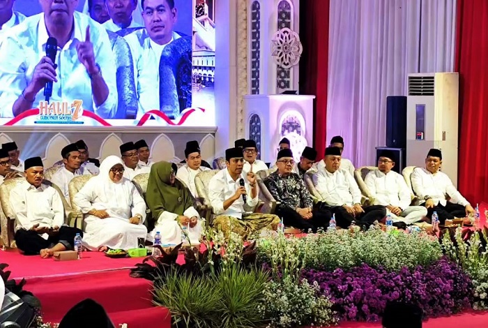 Gus Kautsar saat mengisi tausyiah pada haul Gubernur Soerjo.