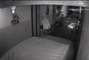 Tangkapan layar video pencurian dengan membawa senjata tajam di Karangploso.