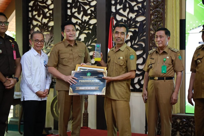 Rapat koordinasi Pengawasan Desa di di Pendapa Delta Wibawa, Senin (24/11/2025).