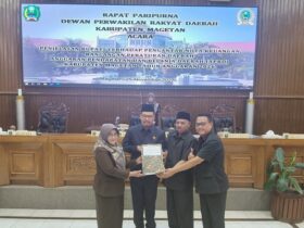 Penyerahan dokumen Raperda Bupati Magetan kepada pimpinan DPRD Magetan.