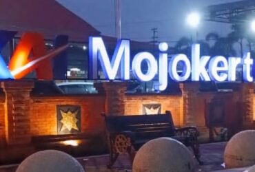 Teks: Stasiun Mojokerto nampak dari depan.(Blok-a.com/Syahrul Wijaya)