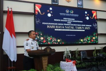 Sambut Perayaan Hari Raya Natal 2025, Lapas Banyuwangi memberikan remisi kepada empat Warga Binaan beragama Kristen, Kamis (25/12/2025).