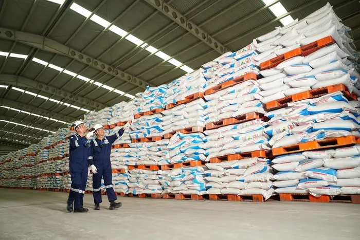 Stok pupuk bersubsidi nasional di gudang Petrokimia Gresik.