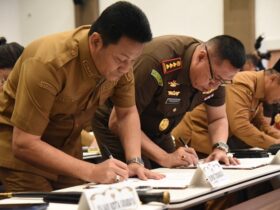 Bupati Sidoarjo, Subandi bersama Kajari Sidoarjo, Zaidar Rasepta, tanda tangani Perjanjian Kerja Sama di Aula Fakultas Hukum Universitas negeri Airlangga Surabaya