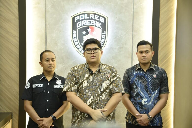 Kasatreskrim Polres Gresik AKP Arya Widjaya (tengah).(ist)
