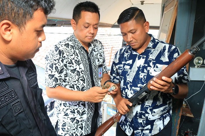 Pengecekan menyeluruh sarana dan fasilitas pengamanan di Lapas Kelas IIA Bayuwangi.(dok. Lapas Banyuwangi)