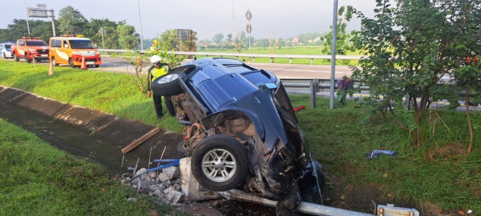 Mobil Izusu Panther grand touring yang mengalami kecelakaan di ruas tol Jombang - Mojokerto (Jomo).(Dokumen PJR 3 Polda Jatim)