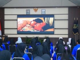 Lembaga Pemasyarakatan (Lapas) Kelas IIA Banyuwangi menggelar kegiatan nobar inspiratif bagi warga binaan perempuan dalam rangka Hari Ibu, Senin (22/12/2025). (dok. Humas Lapas)