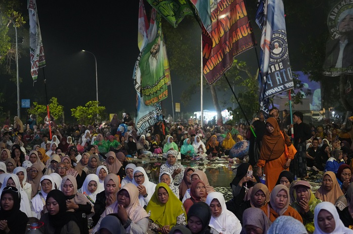 Suasana jamaah Dzikir Akbar di taman bahari Majapahit, rejoto, Prajuritkulon, kota Mojokerto.(blok-a.com/Syahrul Wijaya)