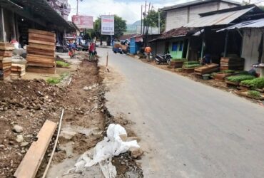 Proyek Rehabilitasi Jalan Bangsri-Plaosan Magetan.