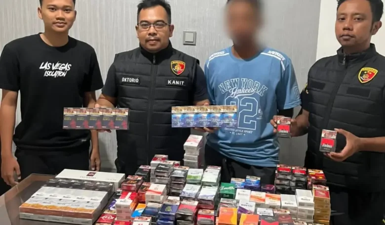 Unit Reskrim Polsek Wongsorejo, amankan 6.468 batang berbagai macam merk rokok non cukai yang dikemas dalam 325 bungkus, Senin (22/12/2025)(dok Polsek Wongsorejo untuk blok-a.com).