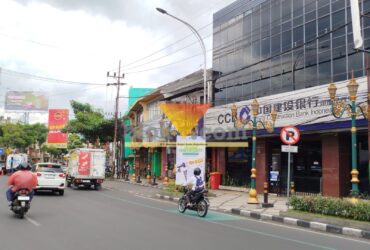 Sisi kanan jalan kawasan Kayutangan yang saat ini dilarang menjadi tempat parkir (blok-a.com / Yogga Ardiawan)