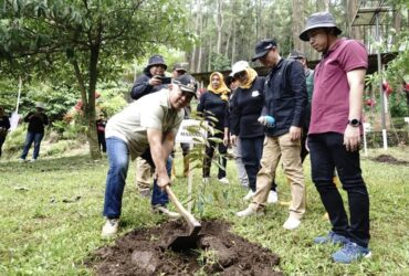 Bupati Malang, HM Sanusi masifkan penanaman pohon antisipasi longsor dan banjir bandang (pro)