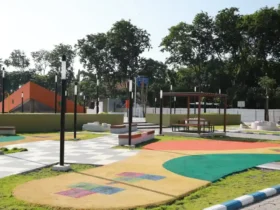 Pembukaan pagar penutup alun-alun Sidoarjo