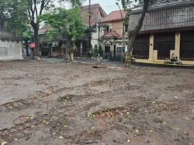 Cagar Budaya eks Asrama VOC di Gresik kondisinya rata dengan tanah usai dibongkar.(blok-a.com/ivan)