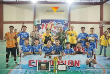 Juara Pertama kompetisi futsal piala PWI Mojokerto Cup 2026 dari tim SMPN 1 Kota Mojokerto.(blok-a.com/Syahrul Wijaya)