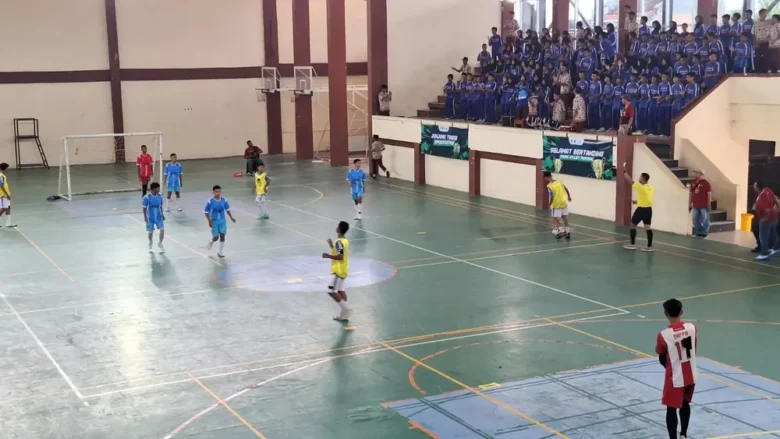 Pertandingan peserta futsal piala PWI Mojokerto Cup 2026 di GOR Seni Majapahit.(blok-a.com/Syahrul Wijaya)