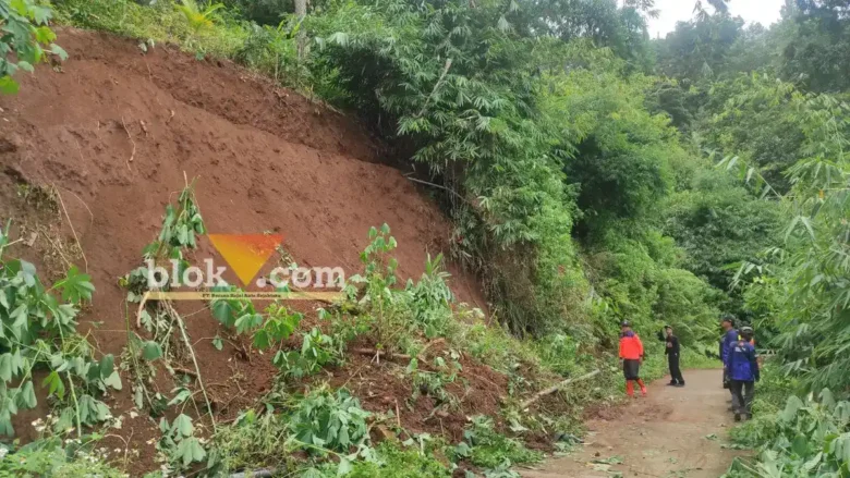 Longsor di dusun Jembul, Kecamatan Jatirejo, Kabupaten Mojokerto.(blok-a.com/Syahrul Wijaya)