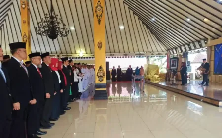 Bupati Magetan Nanik Sumantri saat melantik ratusan pejabat eselon III dan IV (foto: ist)