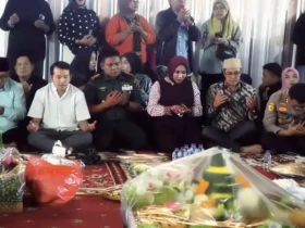 Acara tasyakuran peringati Hari Jadi Kabupaten Sidoarjo di pelataran Monumen Jayandaru