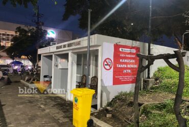 DLH Pasang Banner Imbauan dan Tambah Fasilitas Ruang Laktasi di Alun-alun Merdeka. (blok-a.com / M Berril Labiq)