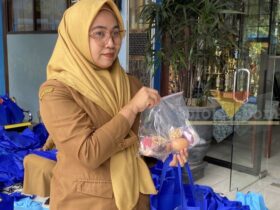 MBG Ramadan Mulai Disalurkan, Siswa SMPN 6 Malang Bawa Pulang Menu Kering
