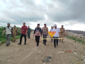Bupati Malang, HM Sanusi saat mengecek TPA Poncokusumo beberapa waktu lalu (blok-a.com / Yogga Ardiawan)