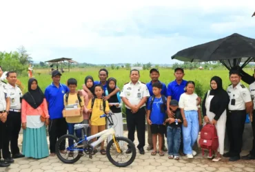 Lapas Banyuwangi saat menyalurkan bantuan sepeda dan Perlengkapan Sekolah untuk Keluarga Warga Binaan, Rabu (25/2/2026)(Humas Lapas).