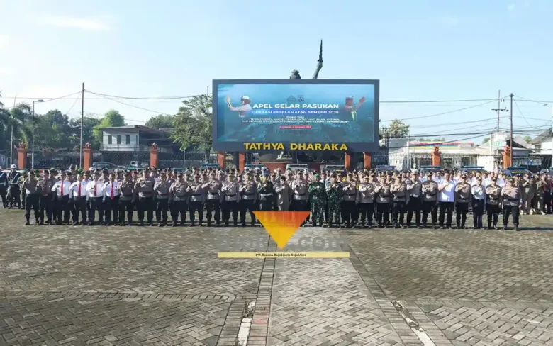 Apel gabungan persiapan operasi keselamatan Semeru 2026 di halaman Polres Mojokerto.(blok-a.com/Syahrul Wijaya)