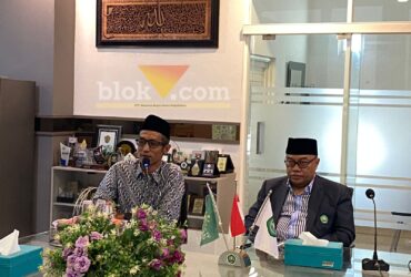 Wakil Rektor IV, Dr. Hasan Zayadi saat menjelaskan promo untuk calon mahasiswa baru Unisma. (blok-a.com / M Berril Labiq)