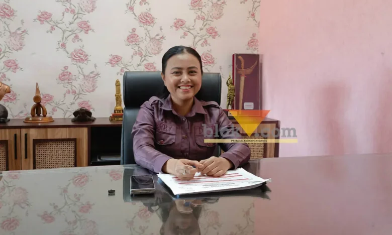 Ketua DPRD kota Mojokerto Eri Purwanti saat ditemui di ruang kerjanya.(blok--a.com/Syahrul Wijaya)