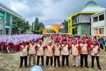 Moment foto bersama saat perayaan milad ke-29 MAN 3 Magetan
