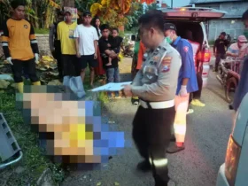 Proses evakuasi penemuan orang meninggal di jalan Prapanca, Kota Mojokerto.(Foto: Istimewa)