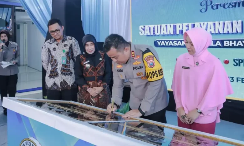 Kapolres Jombang AKBP Ardi Kurniawan saat meresmikan SPPG.(Foto: Dokumen Polres Jombang)