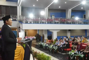 Bupati Sidoarjo, Subandi, saat berpidato di depan hadirin Milad ke-37 Universitas Muhammadiyah Sidoarjo (Umsida), Senin (9/3/2026)