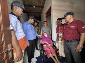 Pemkab Sidoarjo Serahkan Bantuan Kursi Roda dan Renovasi RTLH di Kecamatan Krian