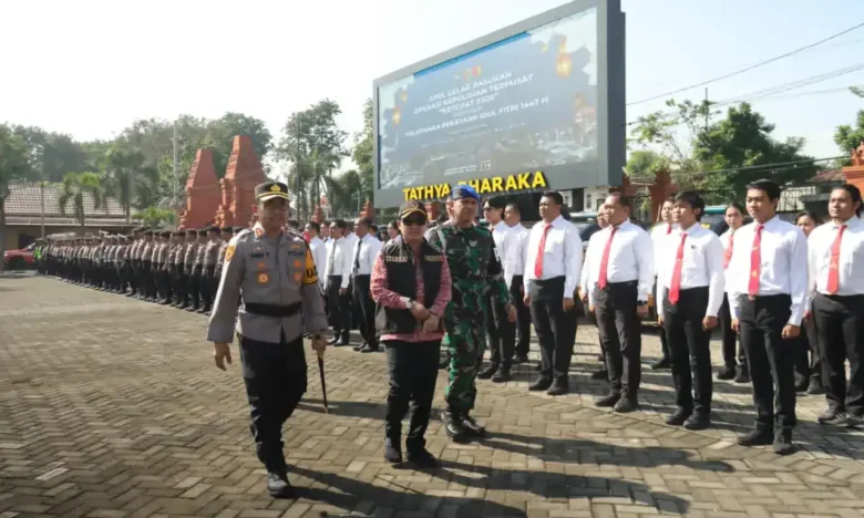 Apel gelar pasukan Operasi Ketupat Semeru 2026 di lapangan polres Mojokerto.(Foto: Istimewa)