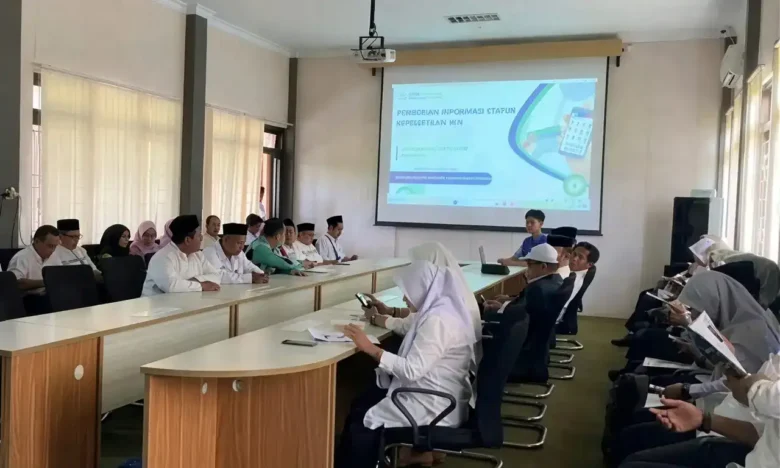 Sinergi lintas sektor, BPJS Kesehatan Cabang Banyuwangi bersama beberapa instansi terkait saat menggelar Sosialisasi Status Kepesertaan JKN di Kecamatan Genteng, Senin (4/3/2026)(Istimewa).